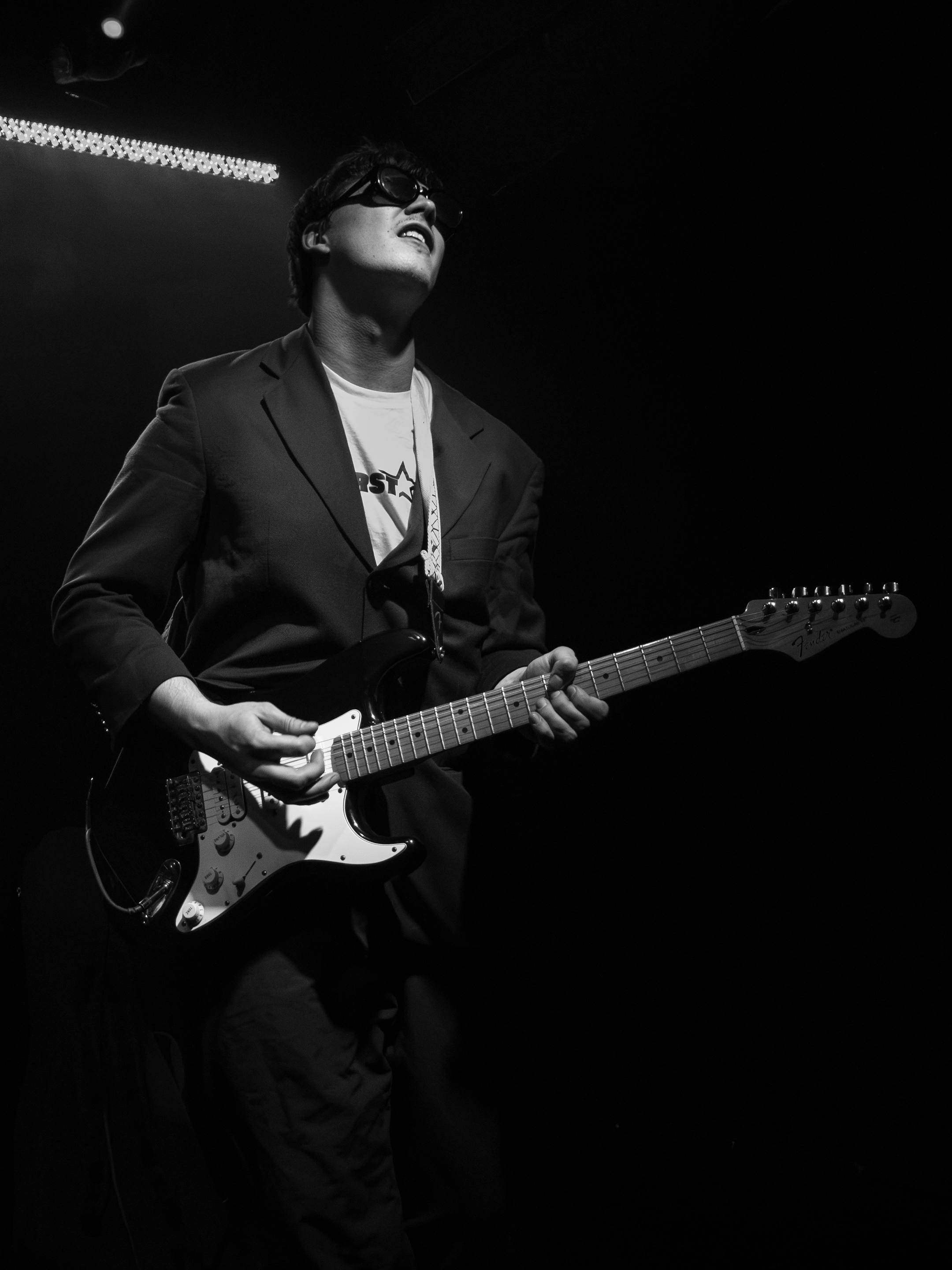 Charlie Chance Gitarrensolo ANO MALIE Konzertfoto Kramladen Wien 03.04.2026
